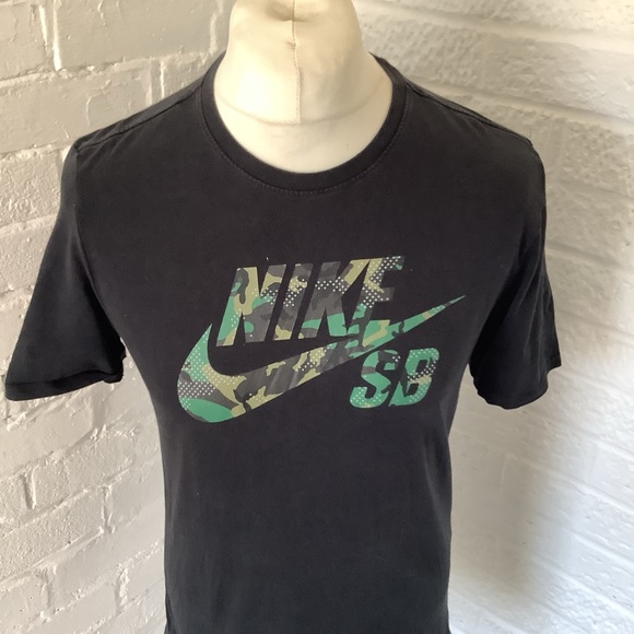 Nike SB Crew Neck T Shirt - Size M - Black & Camouflage Spellout - Size 19” - Picture 2 of 8